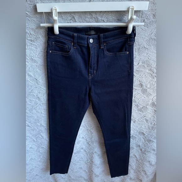 UNIQLO | Warm Dark Wash Jeans - Picture 2 of 5